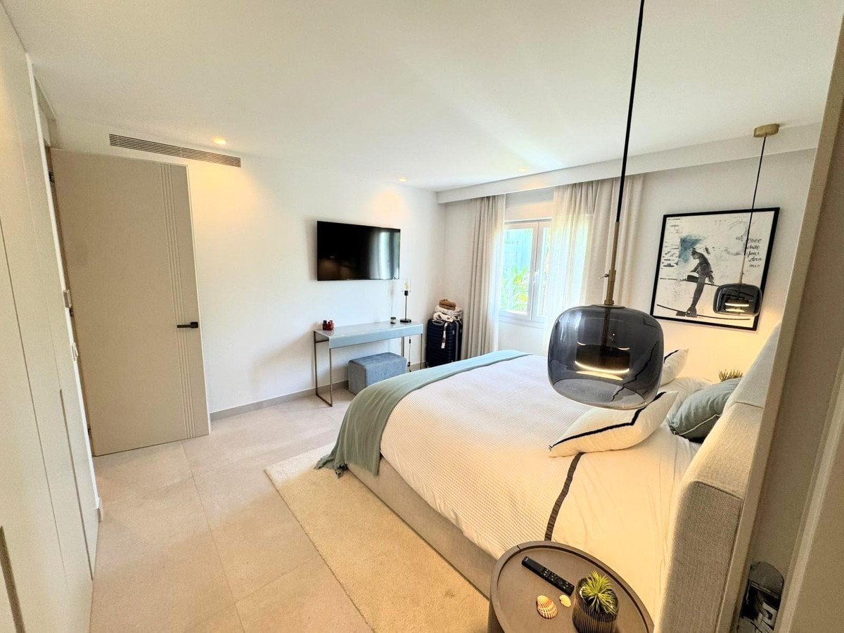 3 Bed Middle Floor Apartment in Puerto Banús