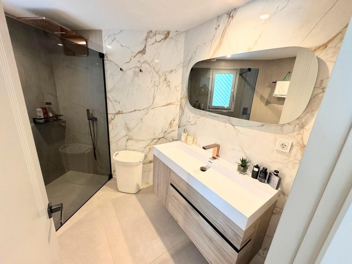 3 Bed Middle Floor Apartment in Puerto Banús