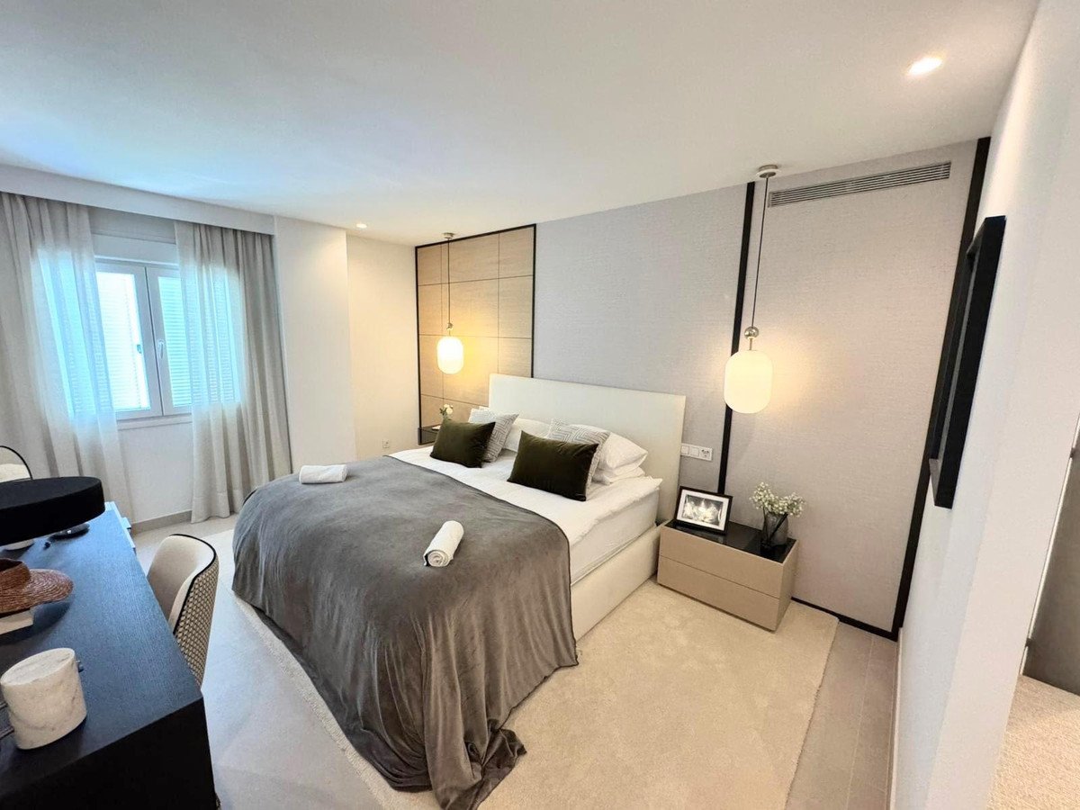 3 Bed Middle Floor Apartment in Puerto Banús