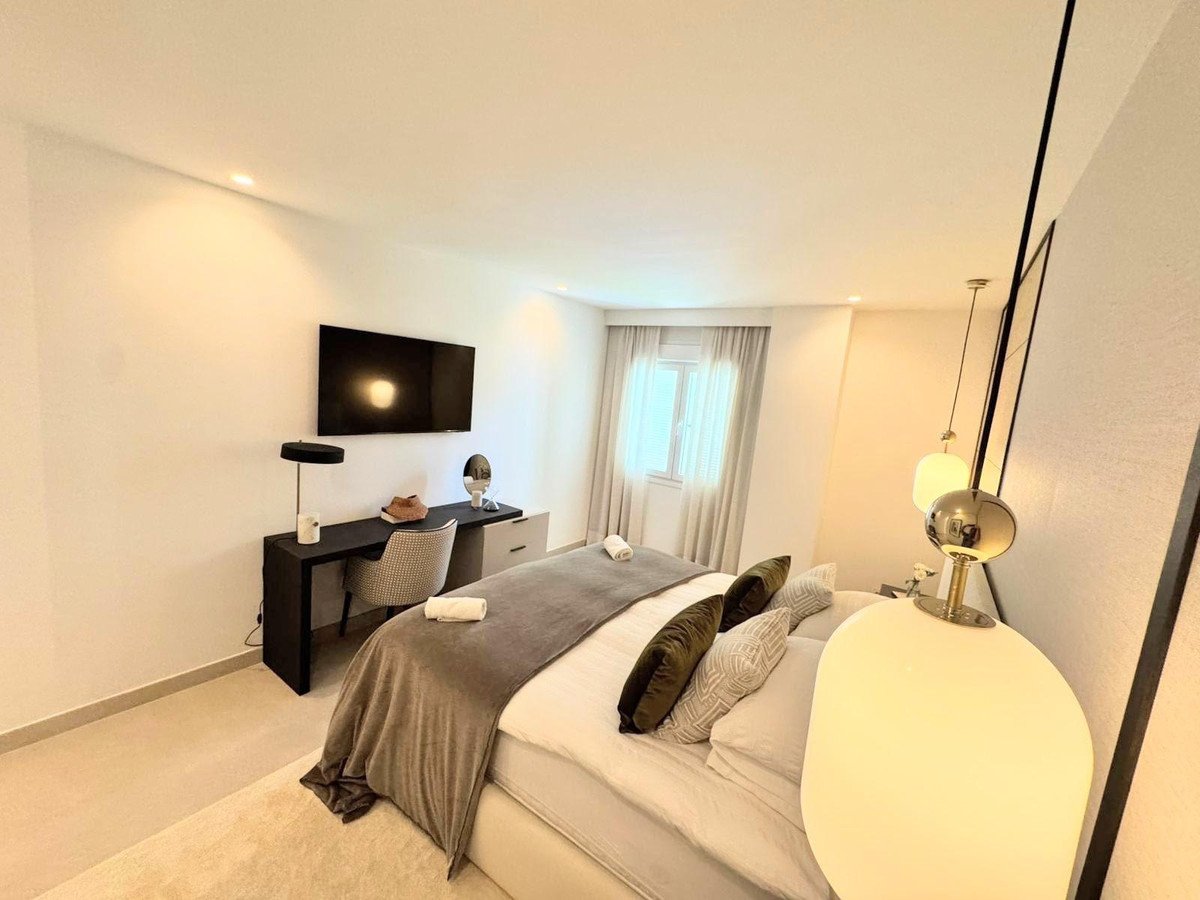 3 Bed Middle Floor Apartment in Puerto Banús