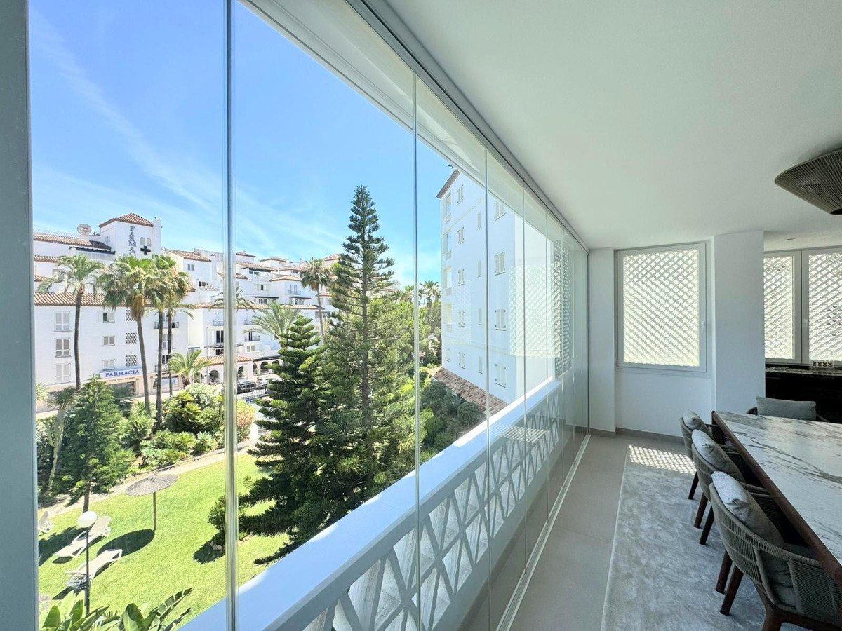 3 Bed Middle Floor Apartment in Puerto Banús