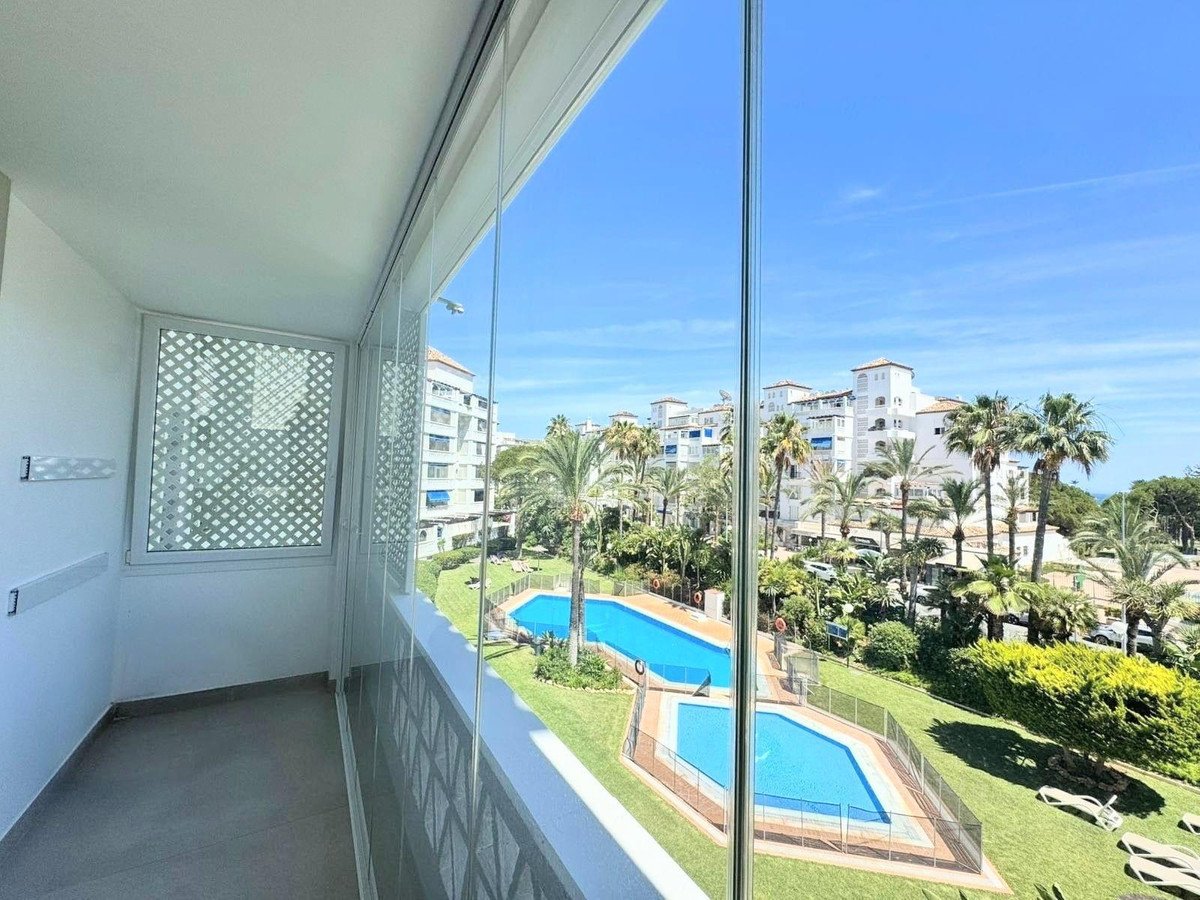3 Bed Middle Floor Apartment in Puerto Banús