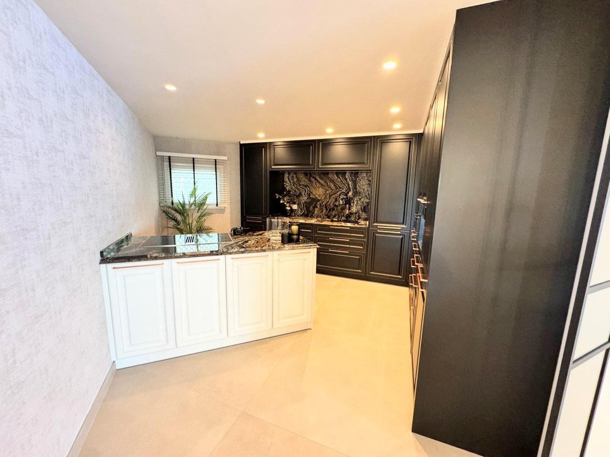 3 Bed Middle Floor Apartment in Puerto Banús