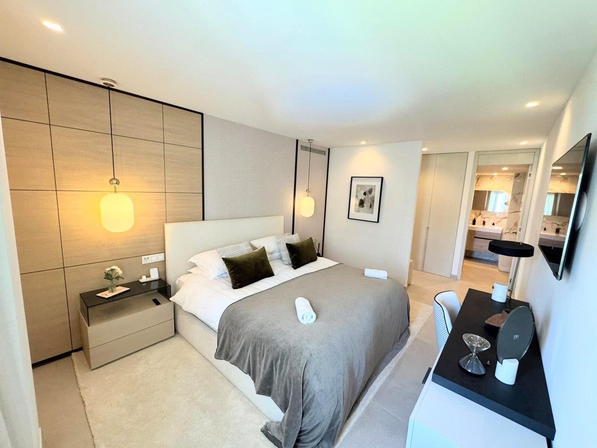 3 Bed Middle Floor Apartment in Puerto Banús