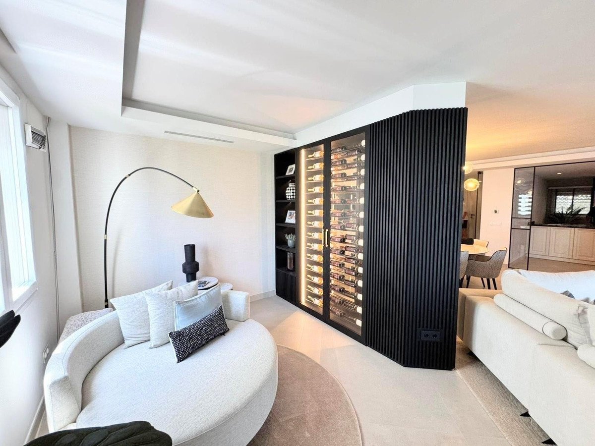 3 Bed Middle Floor Apartment in Puerto Banús