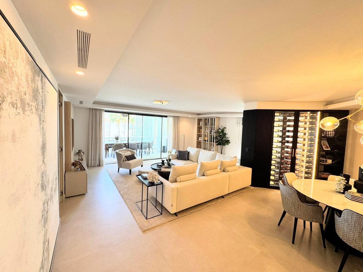 3 Bed Middle Floor Apartment in Puerto Banús
