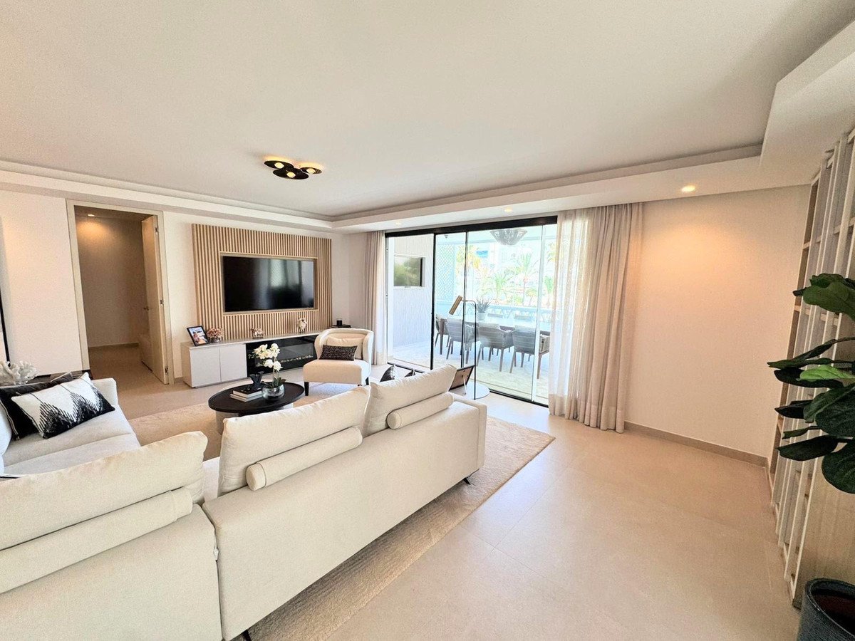 3 Bed Middle Floor Apartment in Puerto Banús