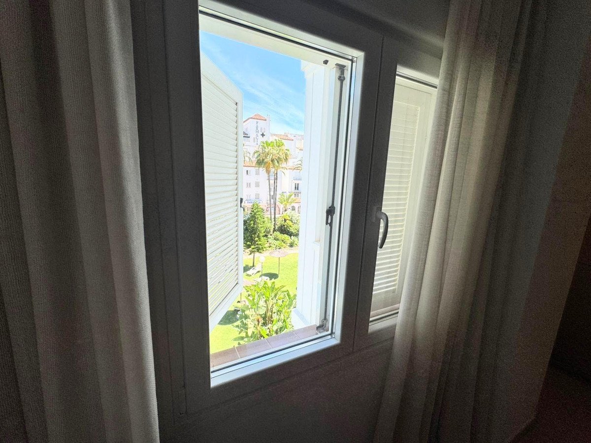 3 Bed Middle Floor Apartment in Puerto Banús