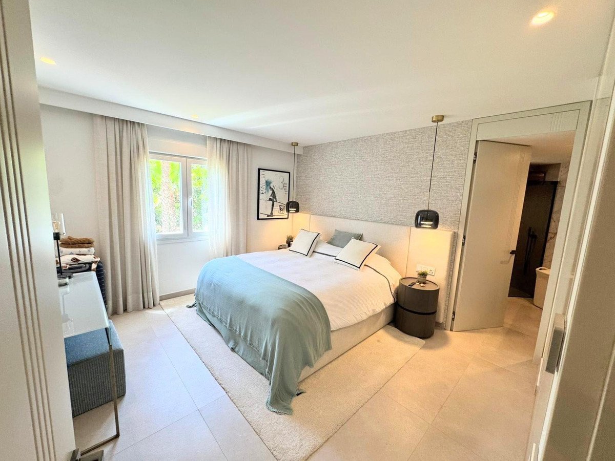 3 Bed Middle Floor Apartment in Puerto Banús
