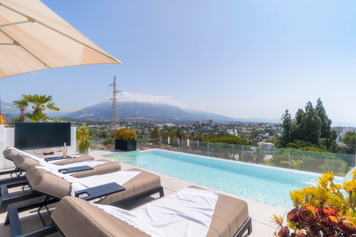 4 Bed Detached Villa in Nueva Andalucía