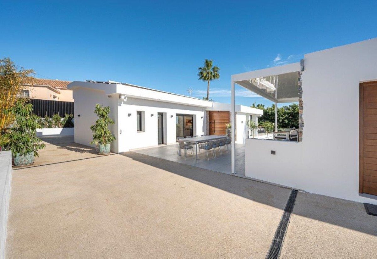 5 Bed Detached Villa in El Rosario