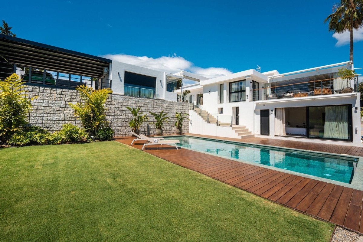 5 Bed Detached Villa in El Rosario