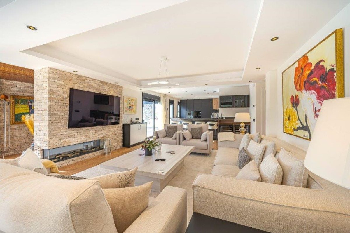 5 Bed Detached Villa in El Rosario