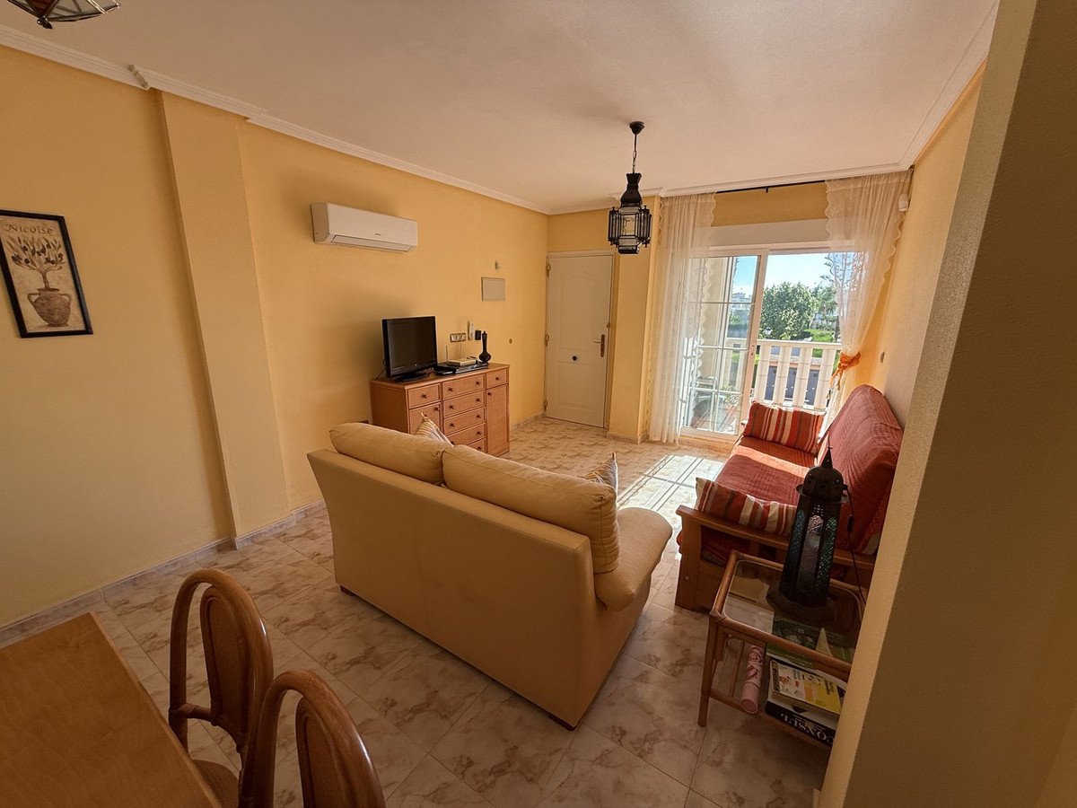 2 Bed Middle Floor Apartment in Lomas de Cabo Roig