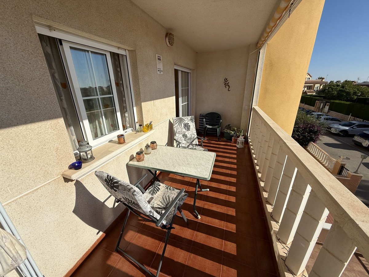 2 Bed Middle Floor Apartment in Lomas de Cabo Roig