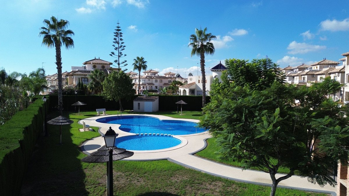 2 Bed Middle Floor Apartment in Lomas de Cabo Roig