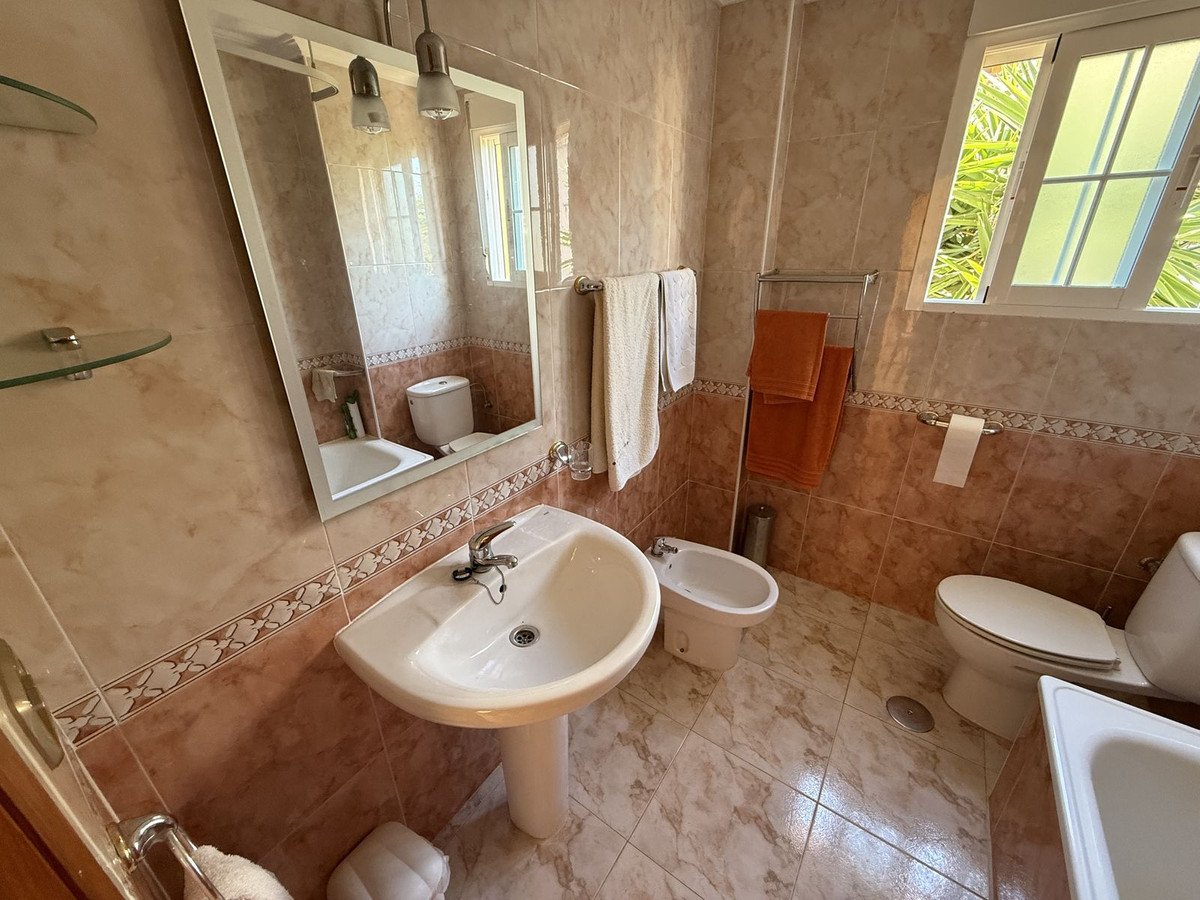 2 Bed Middle Floor Apartment in Lomas de Cabo Roig