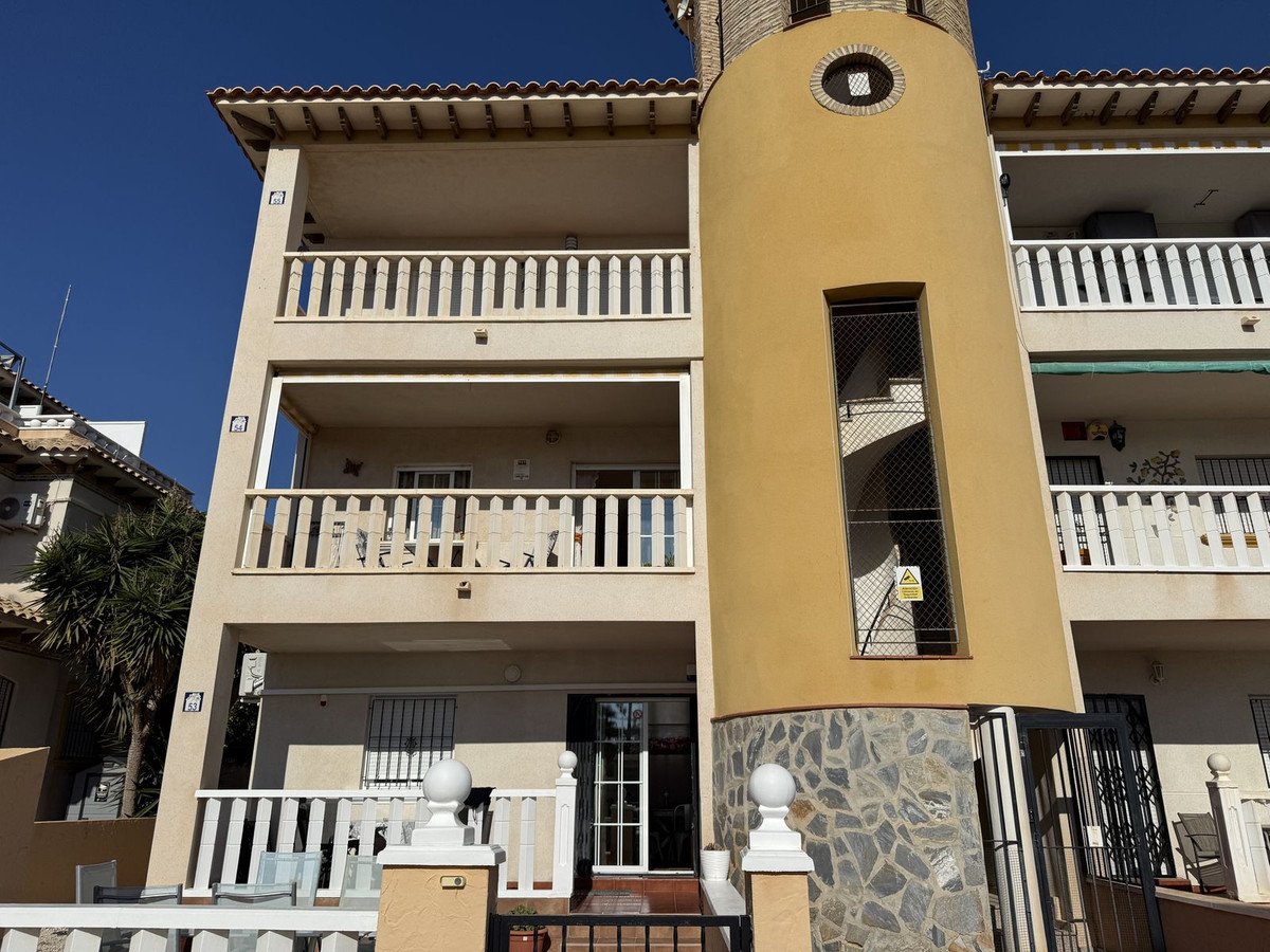 2 Bed Middle Floor Apartment in Lomas de Cabo Roig