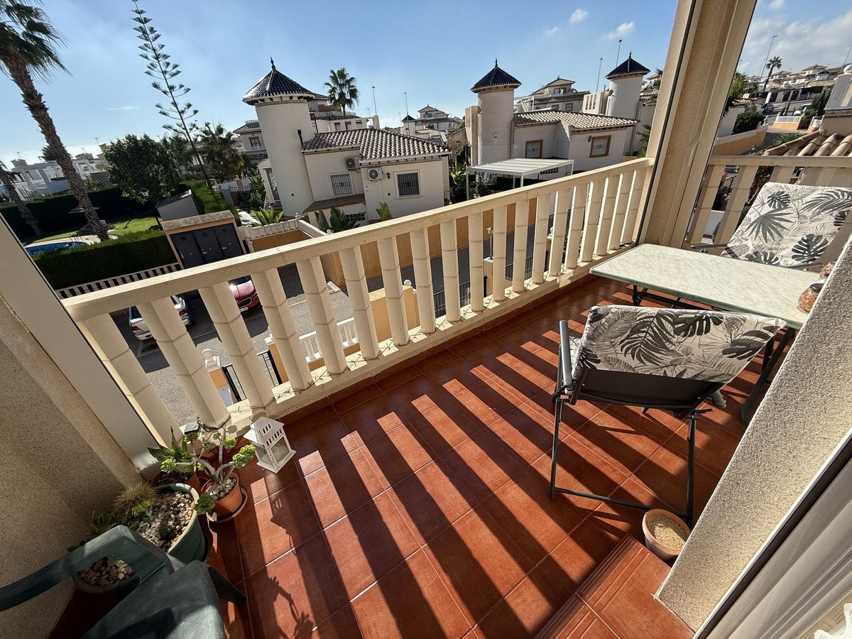 2 Bed Middle Floor Apartment in Lomas de Cabo Roig