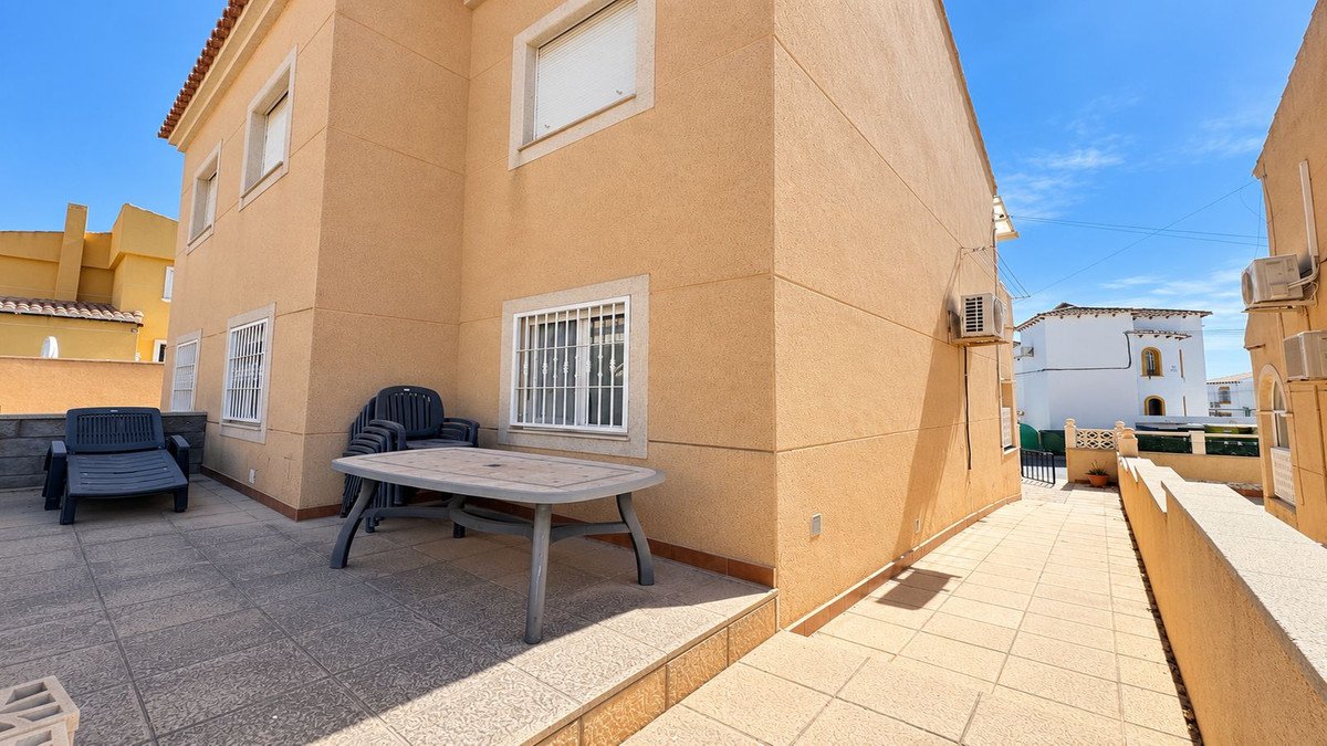 2 Bed Ground Floor Apartment in San Miguel de Salinas