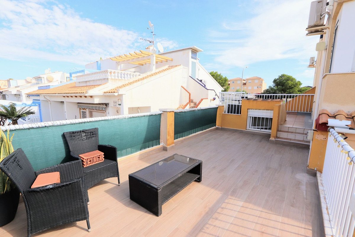 3 Bed Semi-Detached House in La Florida