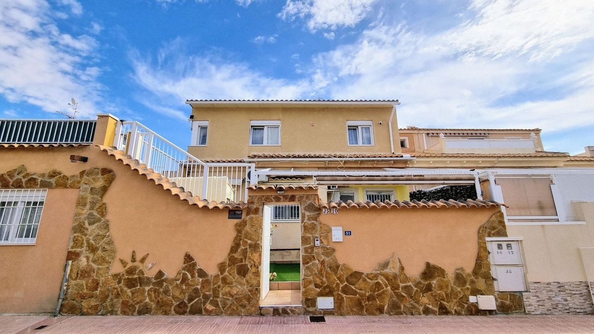 3 Bed Semi-Detached House in La Florida
