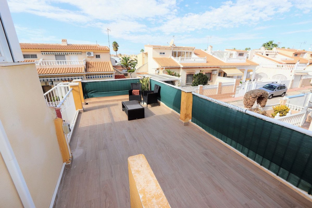 3 Bed Semi-Detached House in La Florida