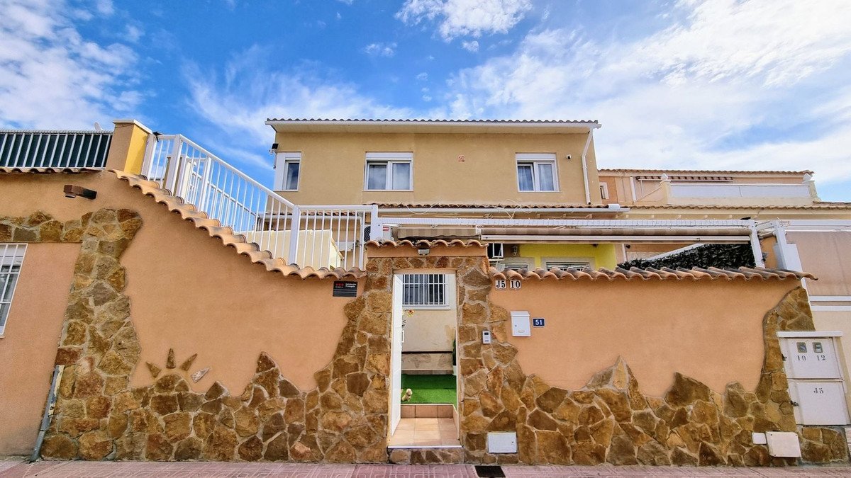 3 Bed Semi-Detached House in La Florida
