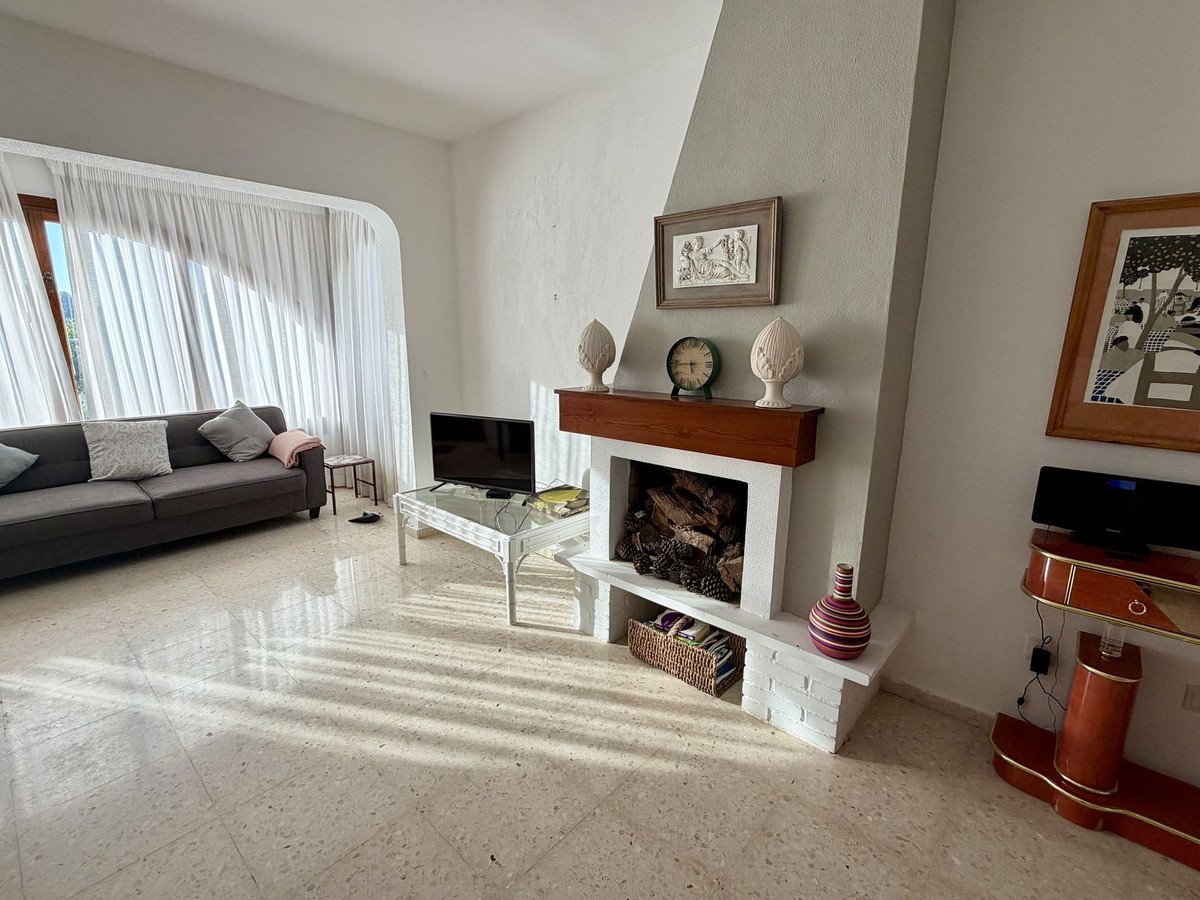 2 Bed Ground Floor Apartment in El Paraiso