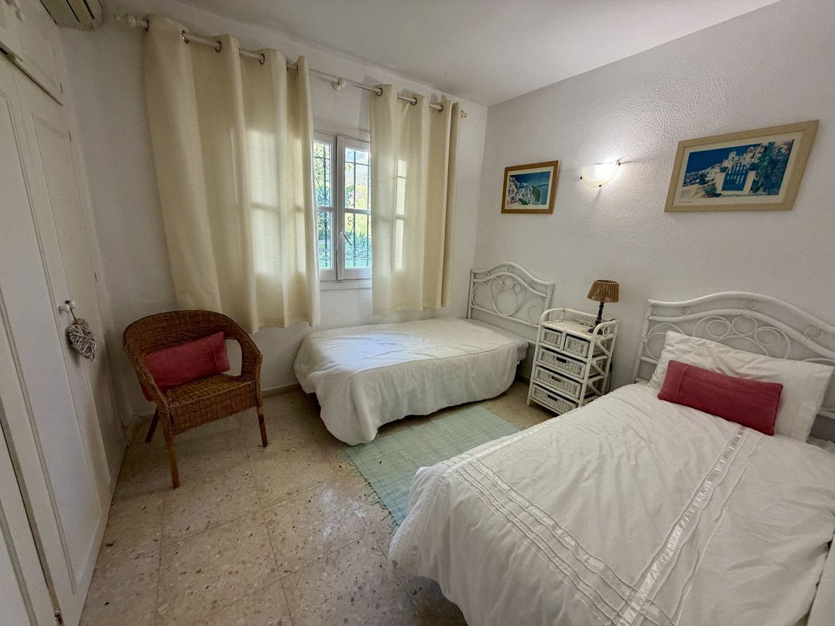 2 Bed Ground Floor Apartment in El Paraiso