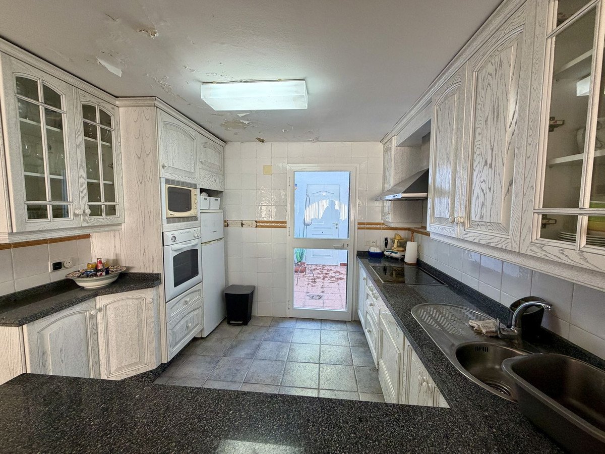 2 Bed Ground Floor Apartment in El Paraiso