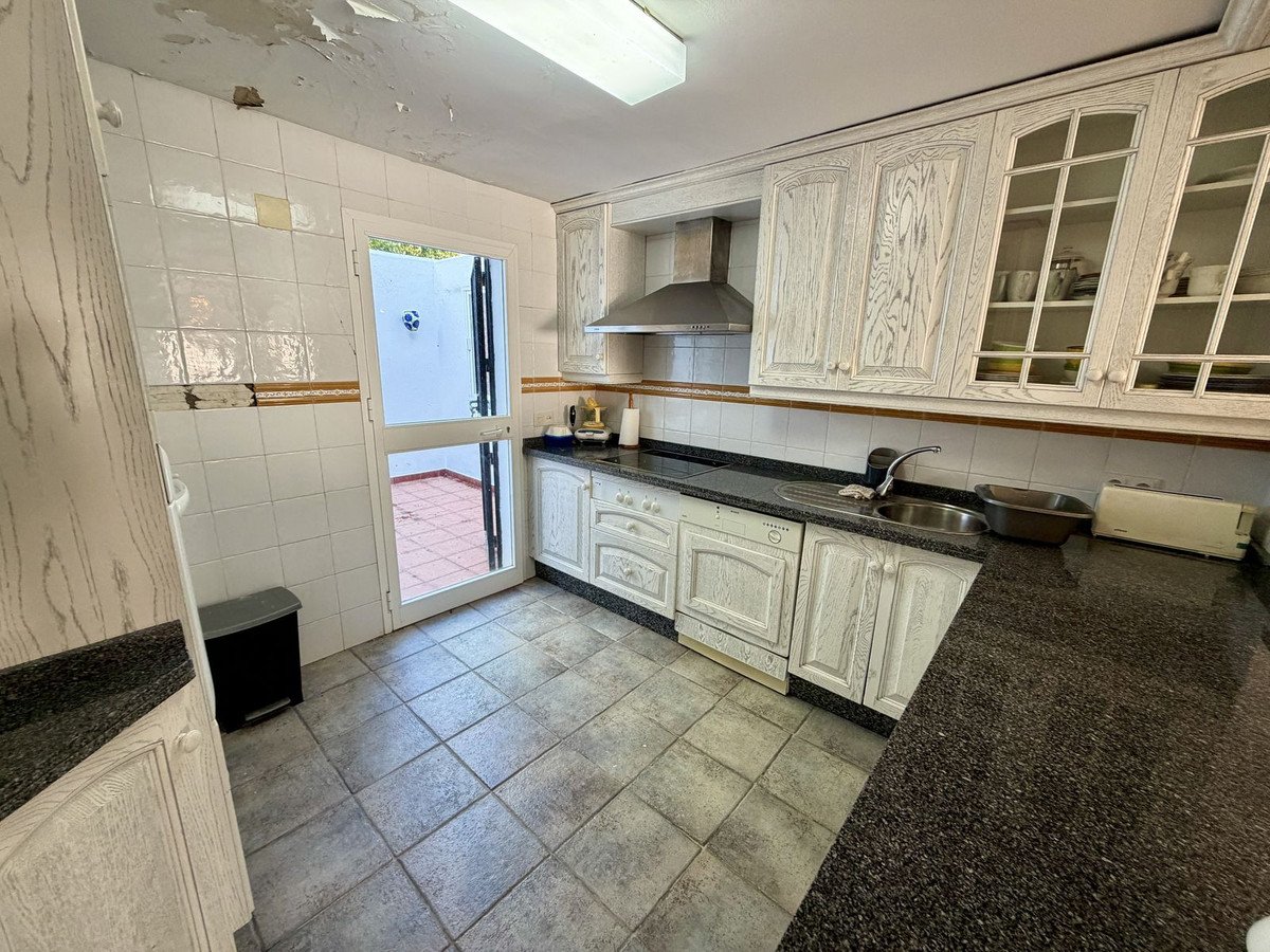 2 Bed Ground Floor Apartment in El Paraiso