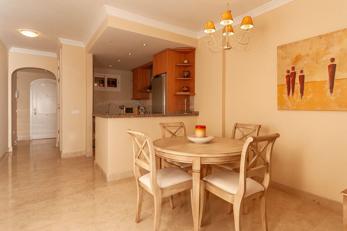 2 Bed Middle Floor Apartment in Elviria