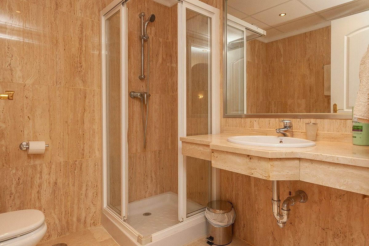 2 Bed Middle Floor Apartment in Elviria