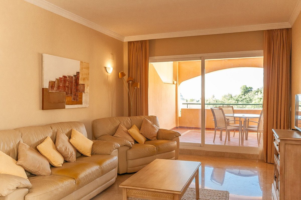 2 Bed Middle Floor Apartment in Elviria