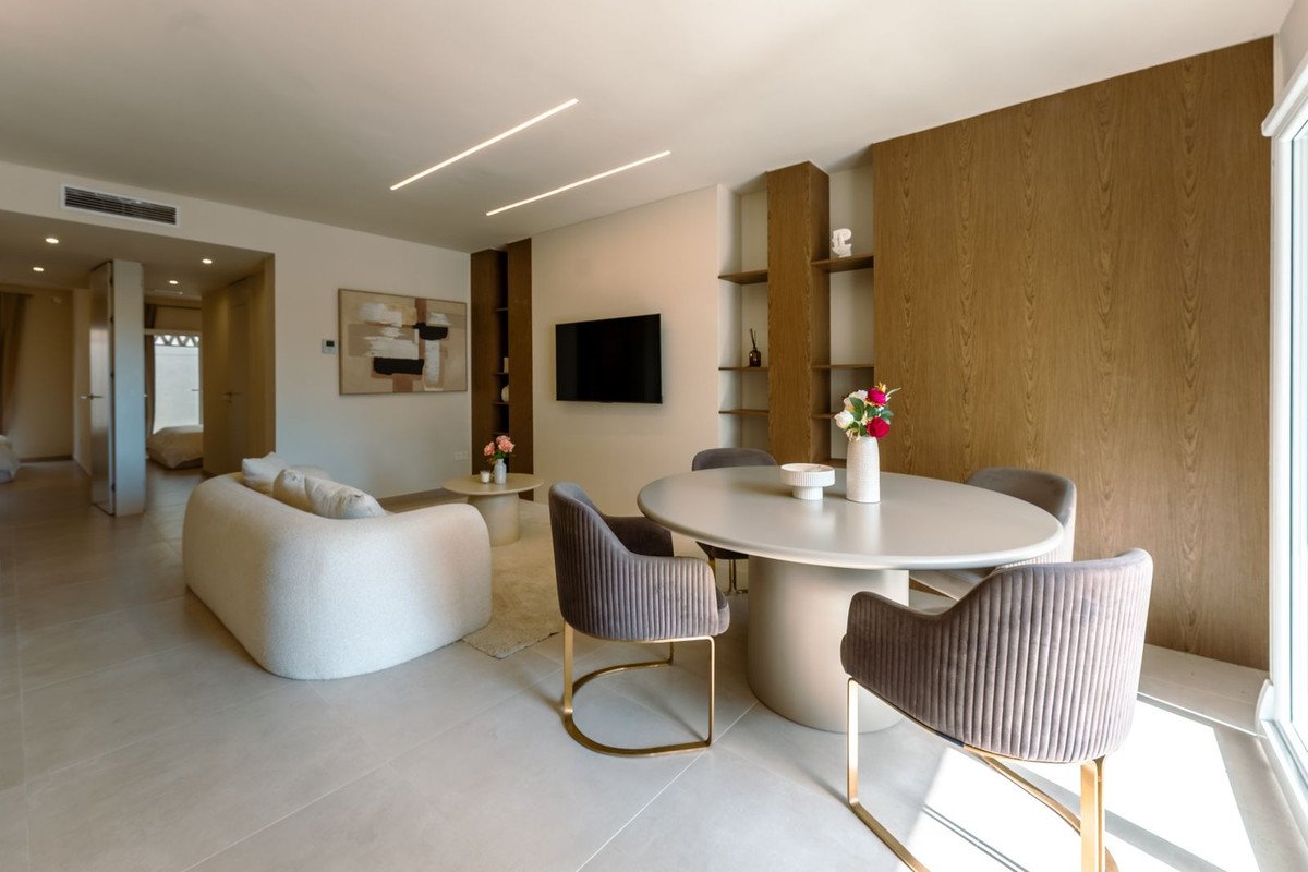 2 Bed Ground Floor Apartment in Aloha