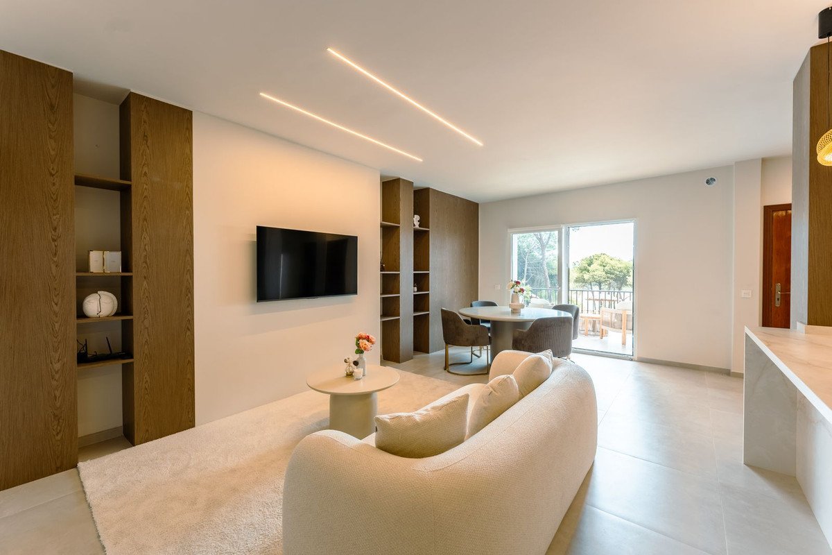 2 Bed Ground Floor Apartment in Aloha