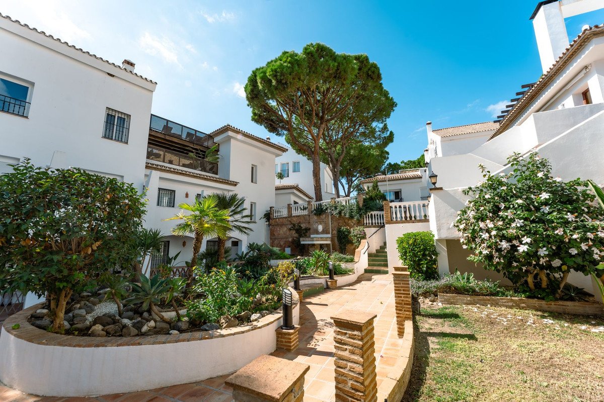 2 Bed Ground Floor Apartment in Aloha