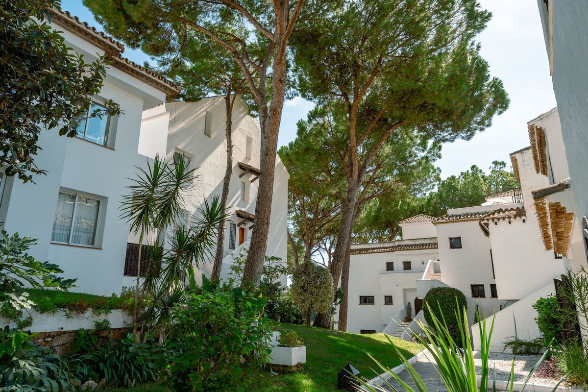 2 Bed Ground Floor Apartment in Aloha