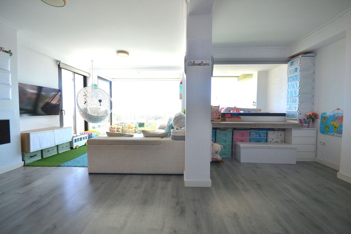 4 Bed Middle Floor Apartment in Torremolinos