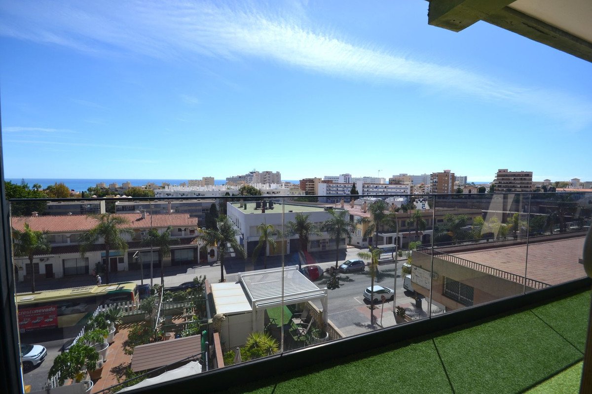 4 Bed Middle Floor Apartment in Torremolinos