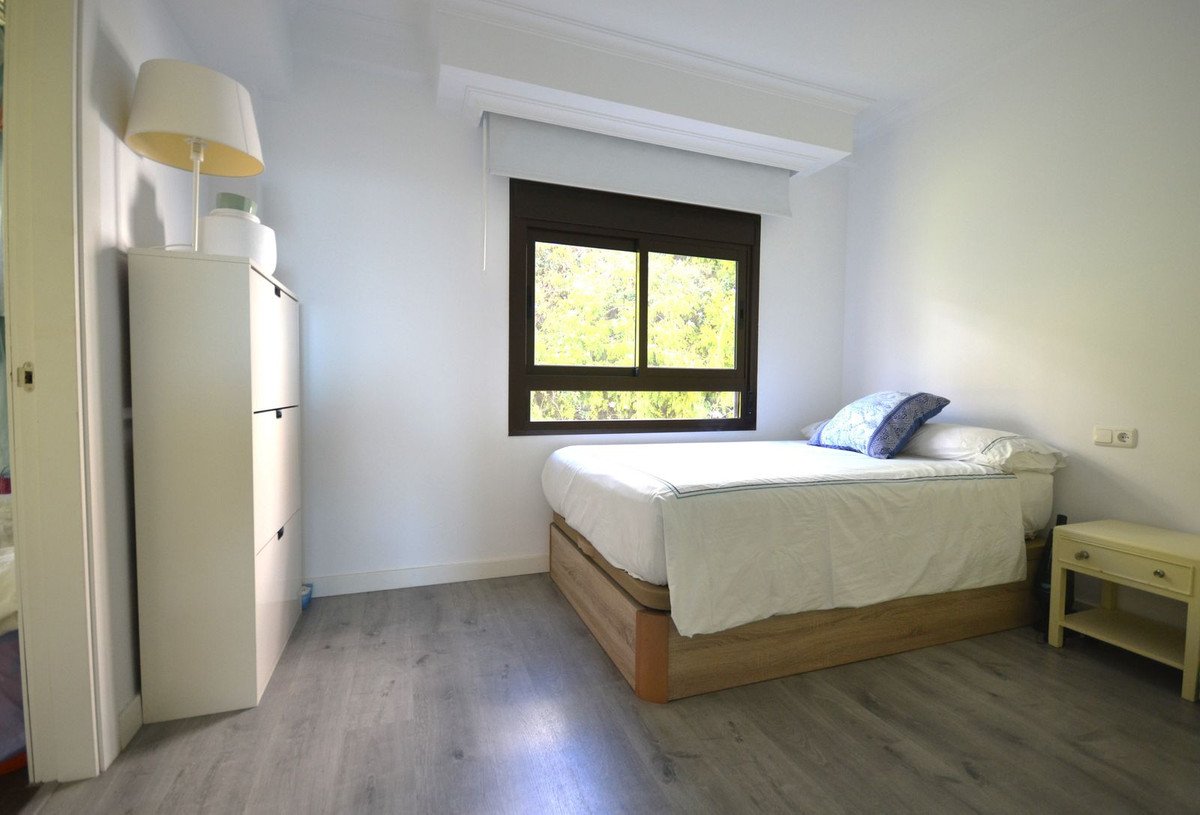 4 Bed Middle Floor Apartment in Torremolinos