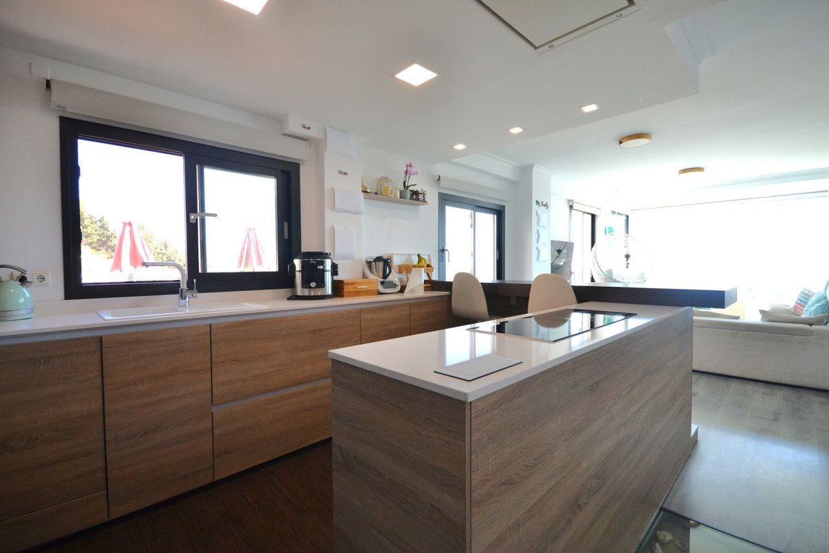 4 Bed Middle Floor Apartment in Torremolinos
