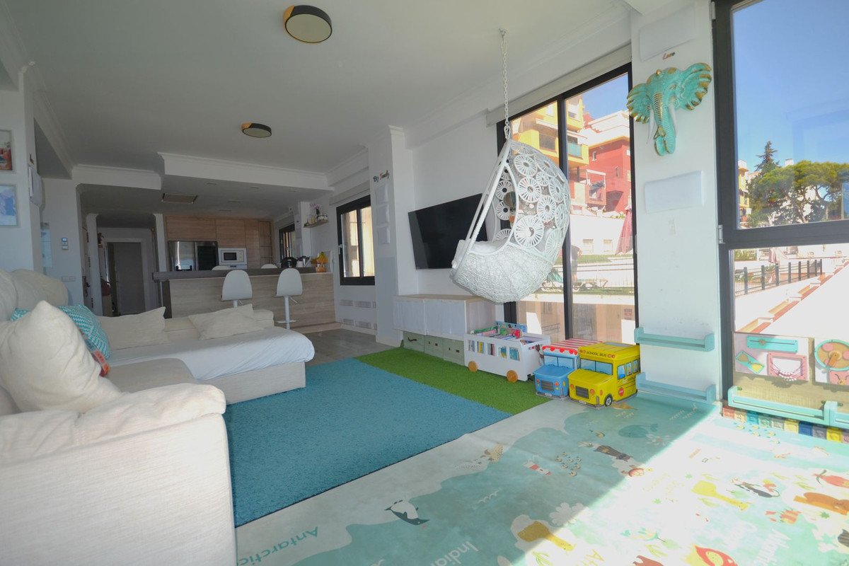 4 Bed Middle Floor Apartment in Torremolinos