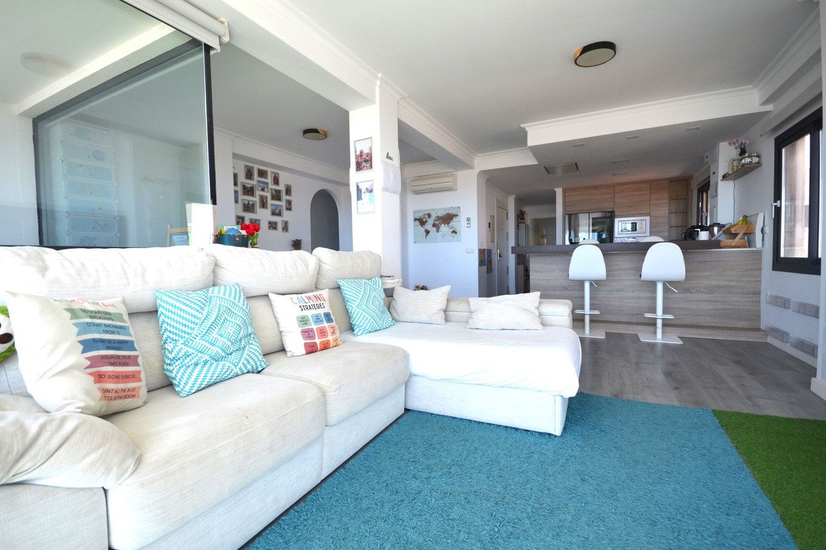 4 Bed Middle Floor Apartment in Torremolinos