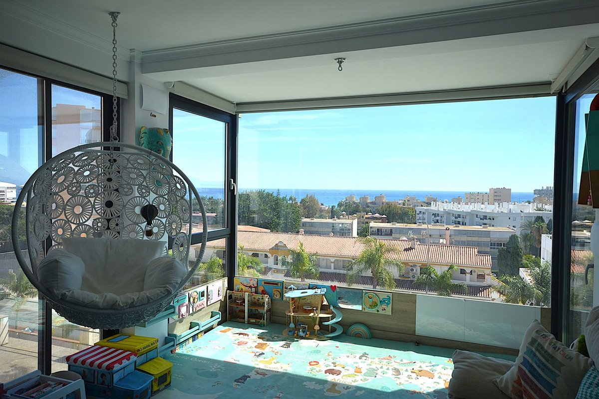 4 Bed Middle Floor Apartment in Torremolinos