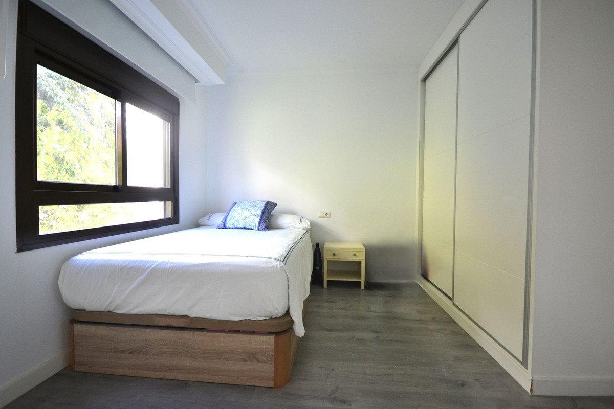 4 Bed Middle Floor Apartment in Torremolinos