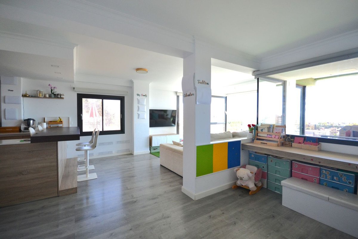 4 Bed Middle Floor Apartment in Torremolinos