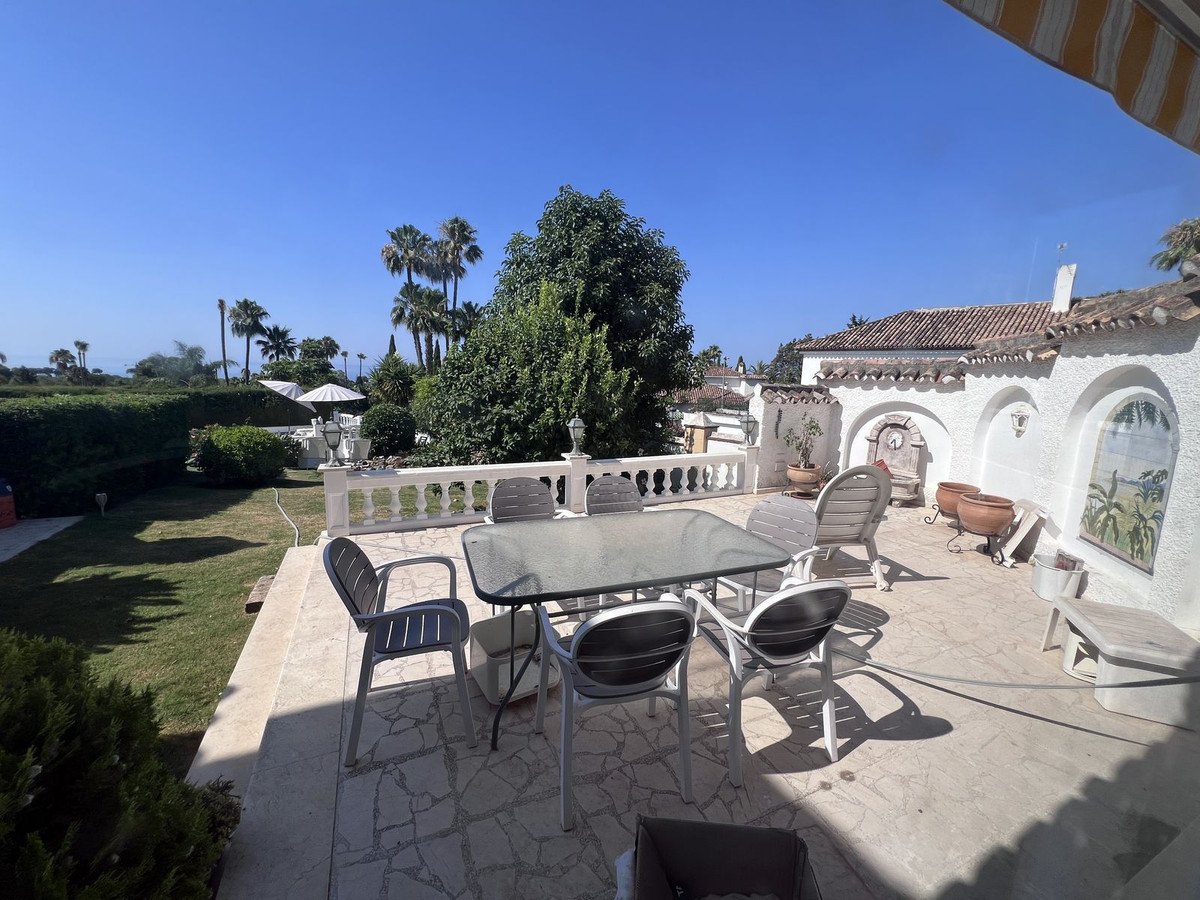 2 Bed Townhouse in El Paraiso