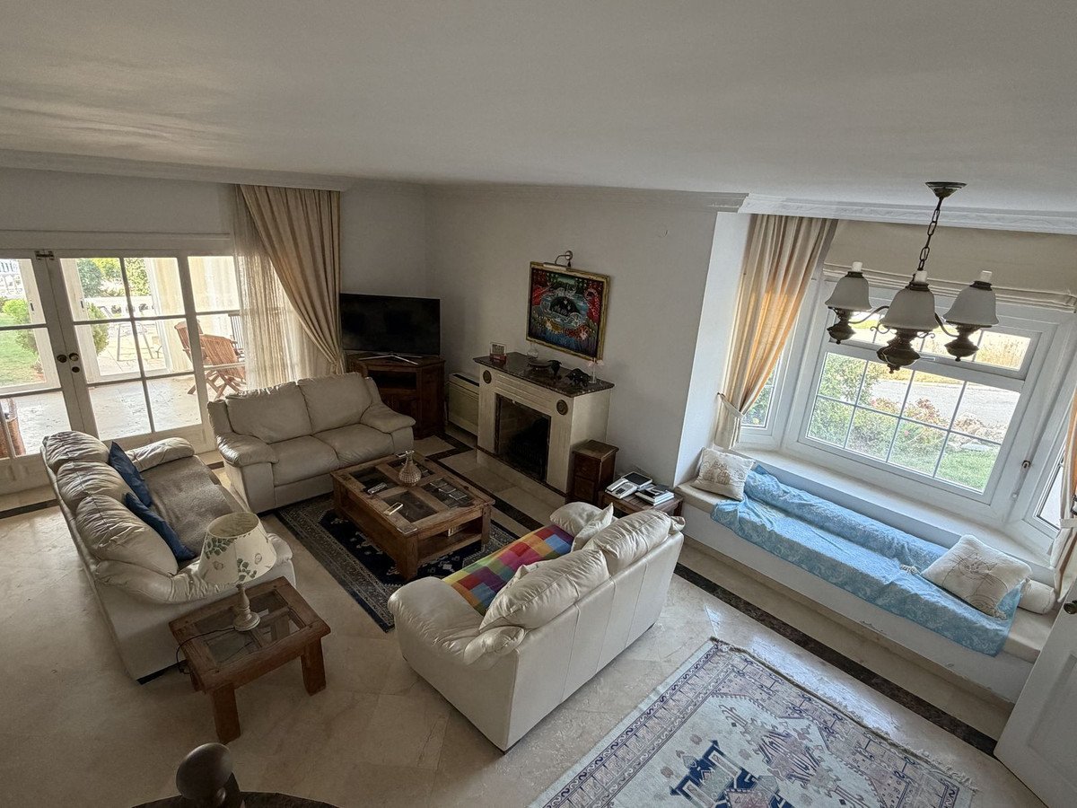 2 Bed Townhouse in El Paraiso